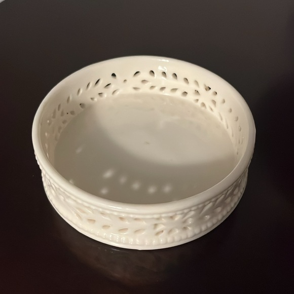Skye McGhie Nostalgia fine porcelain candle holder - Picture 5 of 6